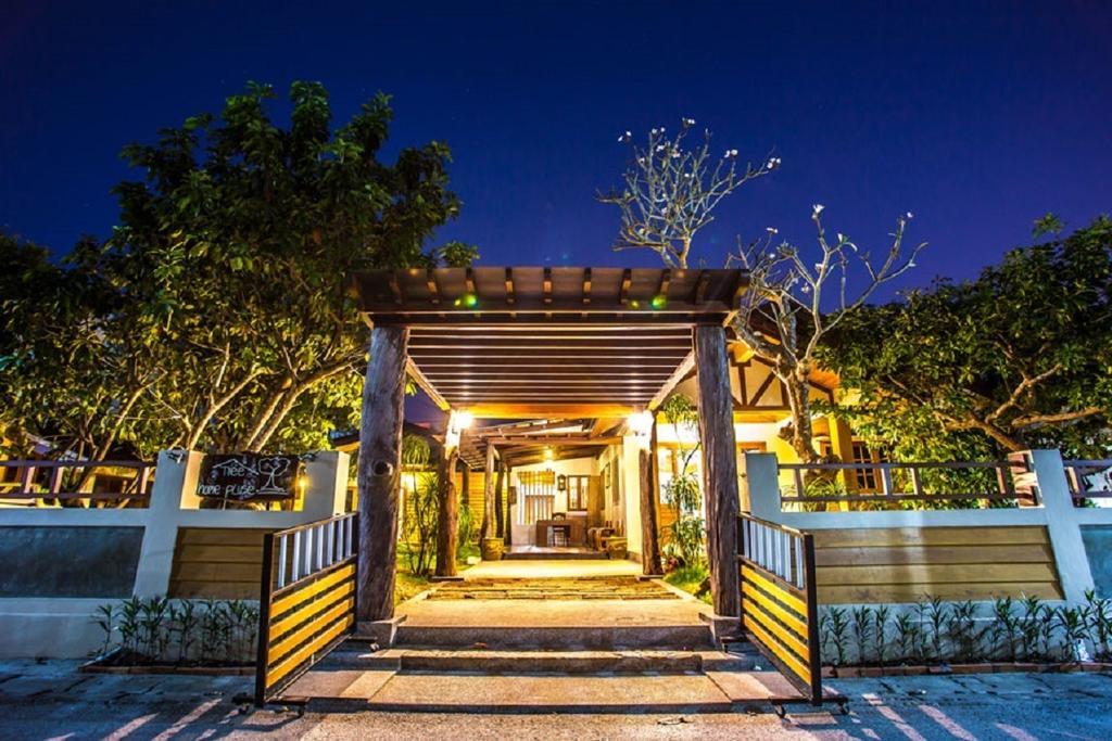 Tree Home Plus Nakhon Si Thammarat Eksteriør billede