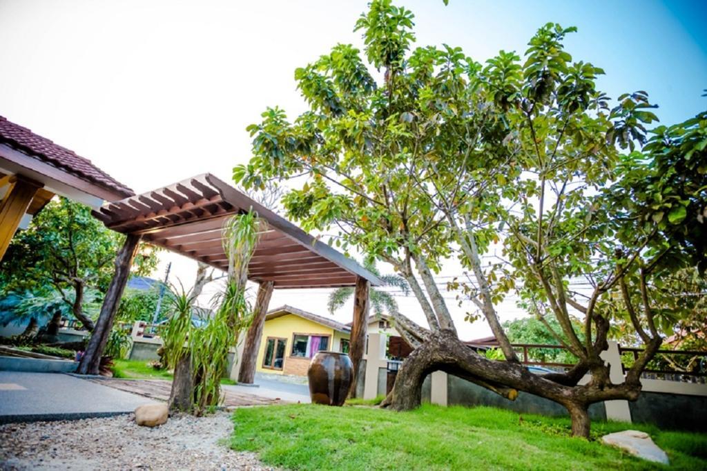 Tree Home Plus Nakhon Si Thammarat Eksteriør billede